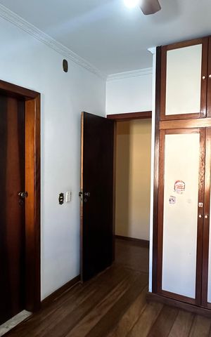 Casa de condomínio à venda com 600m², 6 quartos e 4 vagas Casa de condomínio à venda com 600m², 6 quartos e 4 vagasQuarto 2
