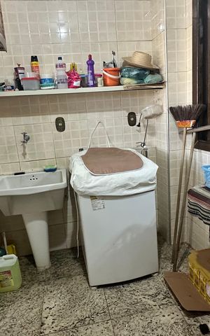 Casa de condomínio à venda com 600m², 6 quartos e 4 vagas Casa de condomínio à venda com 600m², 6 quartos e 4 vagasÁrea de Serviço