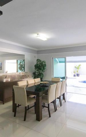 Casa à venda com 260m², 3 quartos e 4 vagas Casa à venda com 260m², 3 quartos e 4 vagasSala