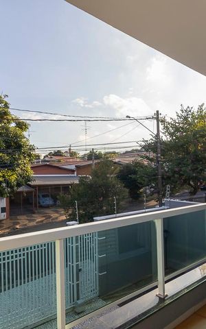 Casa à venda com 260m², 3 quartos e 4 vagas Casa à venda com 260m², 3 quartos e 4 vagasVaranda Suíte 3