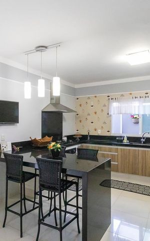 Casa à venda com 260m², 3 quartos e 4 vagas Casa à venda com 260m², 3 quartos e 4 vagasCozinha