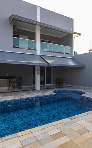 Casa à venda com 260m², 3 quartos e 4 vagas Casa à venda com 260m², 3 quartos e 4 vagasÁrea comum