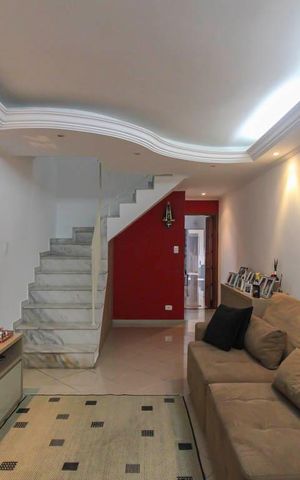 Casa à venda com 230m², 3 quartos e 2 vagas Casa à venda com 230m², 3 quartos e 2 vagasSala