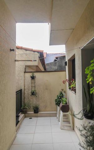 Casa à venda com 230m², 3 quartos e 2 vagas Casa à venda com 230m², 3 quartos e 2 vagasÁrea de Serviço
