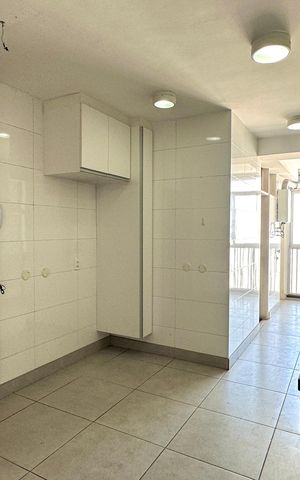 Apartamento à venda com 167m², 3 quartos e 2 vagas Apartamento à venda com 167m², 3 quartos e 2 vagasCozinha