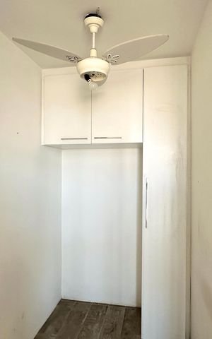 Apartamento à venda com 167m², 3 quartos e 2 vagas Apartamento à venda com 167m², 3 quartos e 2 vagasQuarto de Serviço