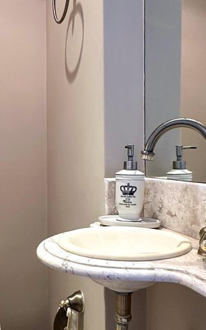 Apartamento à venda com 167m², 3 quartos e 2 vagas Apartamento à venda com 167m², 3 quartos e 2 vagasLavabo