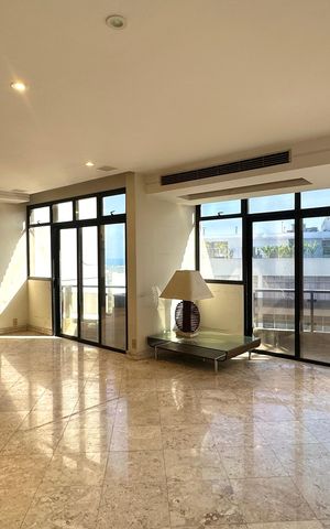 Apartamento à venda com 167m², 3 quartos e 2 vagas Apartamento à venda com 167m², 3 quartos e 2 vagasSala