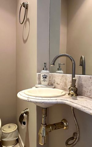 Apartamento à venda com 167m², 3 quartos e 2 vagas Apartamento à venda com 167m², 3 quartos e 2 vagasLavabo