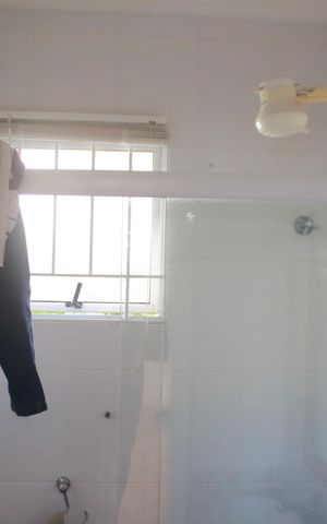 Casa à venda com 473m², 3 quartos e 8 vagasBanheiro de serviço