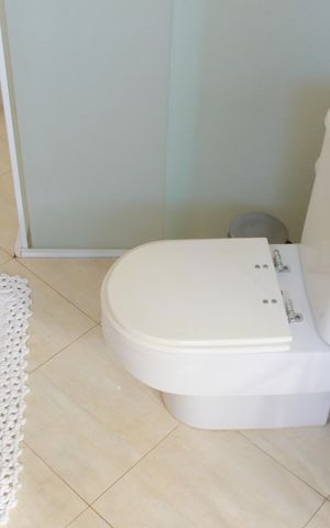 Casa à venda com 473m², 3 quartos e 8 vagasBanheiro da Suíte 1