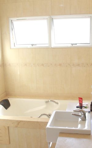 Casa à venda com 473m², 3 quartos e 8 vagasBanheiro da Suíte 1