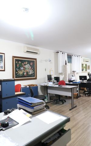 Casa à venda com 328m², 4 quartos e 6 vagasSala 2
