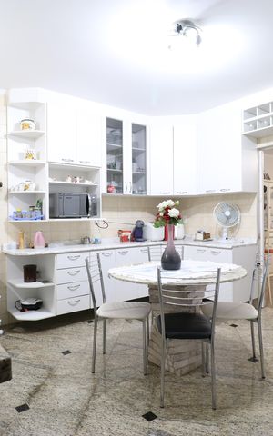 Casa à venda com 328m², 4 quartos e 6 vagasCozinha