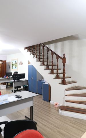 Casa à venda com 328m², 4 quartos e 6 vagasSala 2