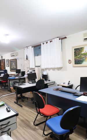 Casa à venda com 328m², 4 quartos e 6 vagasSala 2
