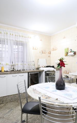 Casa à venda com 328m², 4 quartos e 6 vagasCozinha