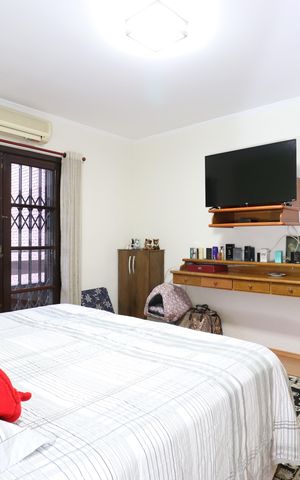 Casa à venda com 328m², 4 quartos e 6 vagasQuarto