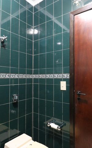 Casa à venda com 328m², 4 quartos e 6 vagasLavabo