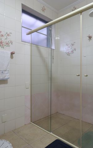 Casa à venda com 328m², 4 quartos e 6 vagasBanheiro da Suíte 1
