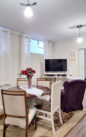 Casa à venda com 328m², 4 quartos e 6 vagas Casa à venda com 328m², 4 quartos e 6 vagasSala 1