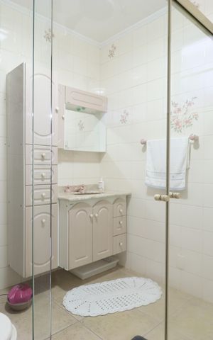 Casa à venda com 328m², 4 quartos e 6 vagasBanheiro da Suíte 1