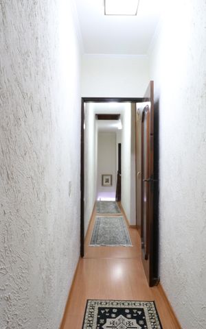 Casa à venda com 328m², 4 quartos e 6 vagasCorredor