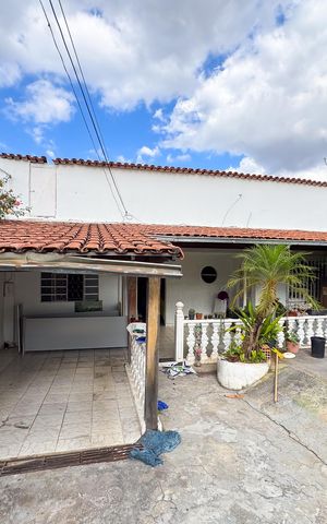 Casa à venda com 370m², 4 quartos e 9 vagas Casa à venda com 370m², 4 quartos e 9 vagasFachada