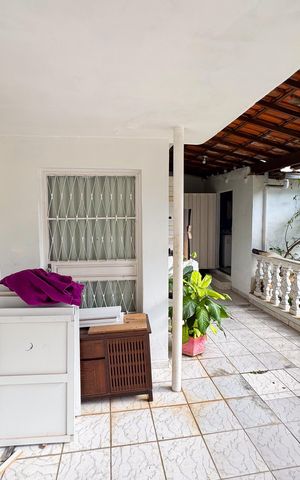 Casa à venda com 370m², 4 quartos e 9 vagas Casa à venda com 370m², 4 quartos e 9 vagasVaranda