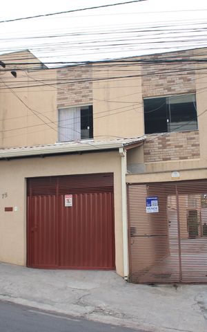Casa à venda com 110m², 3 quartos e 2 vagasFachada