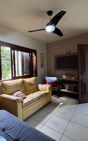 Casa à venda com 200m², 3 quartos e 3 vagas Casa à venda com 200m², 3 quartos e 3 vagasSala