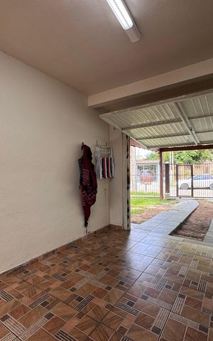 Casa à venda com 200m², 3 quartos e 3 vagas Casa à venda com 200m², 3 quartos e 3 vagasÁrea de Serviço