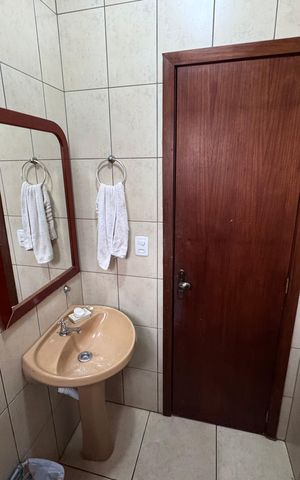 Casa à venda com 200m², 3 quartos e 3 vagas Casa à venda com 200m², 3 quartos e 3 vagasBanheiro