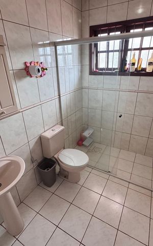 Casa à venda com 200m², 3 quartos e 3 vagas Casa à venda com 200m², 3 quartos e 3 vagasBanheiro