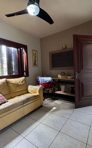 Casa à venda com 200m², 3 quartos e 3 vagas Casa à venda com 200m², 3 quartos e 3 vagasSala
