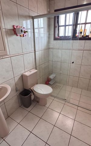 Casa à venda com 200m², 3 quartos e 3 vagas Casa à venda com 200m², 3 quartos e 3 vagasBanheiro