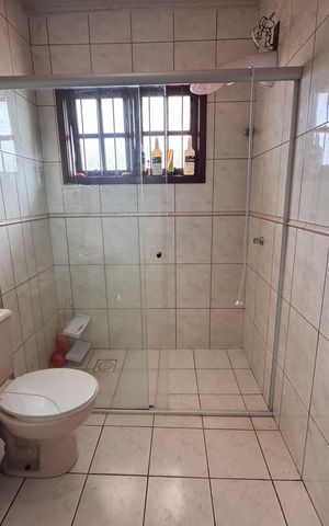 Casa à venda com 200m², 3 quartos e 3 vagas Casa à venda com 200m², 3 quartos e 3 vagasBanheiro