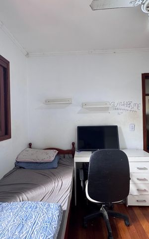 Casa à venda com 200m², 3 quartos e 3 vagas Casa à venda com 200m², 3 quartos e 3 vagasQuarto 2