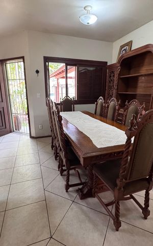 Casa à venda com 200m², 3 quartos e 3 vagas Casa à venda com 200m², 3 quartos e 3 vagasSala