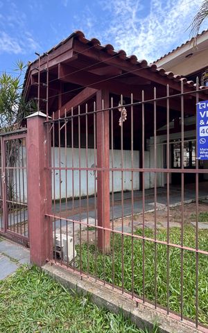 Casa à venda com 200m², 3 quartos e 3 vagas Casa à venda com 200m², 3 quartos e 3 vagasFachada e Placa