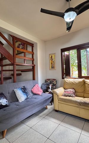 Casa à venda com 200m², 3 quartos e 3 vagas Casa à venda com 200m², 3 quartos e 3 vagasSala