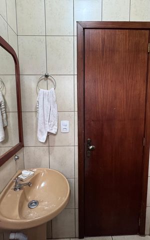Casa à venda com 200m², 3 quartos e 3 vagas Casa à venda com 200m², 3 quartos e 3 vagasBanheiro