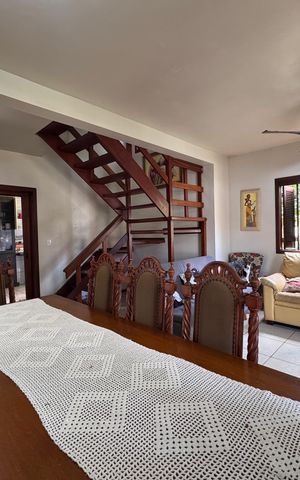 Casa à venda com 200m², 3 quartos e 3 vagas Casa à venda com 200m², 3 quartos e 3 vagasSala