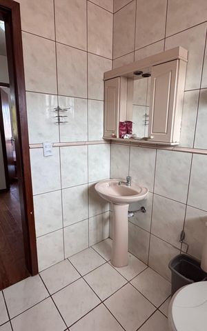 Casa à venda com 200m², 3 quartos e 3 vagas Casa à venda com 200m², 3 quartos e 3 vagasBanheiro