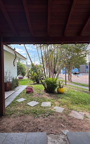 Casa à venda com 200m², 3 quartos e 3 vagas Casa à venda com 200m², 3 quartos e 3 vagasQuintal
