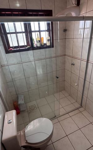 Casa à venda com 200m², 3 quartos e 3 vagas Casa à venda com 200m², 3 quartos e 3 vagasBanheiro