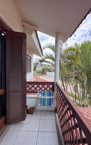Casa à venda com 200m², 3 quartos e 3 vagas Casa à venda com 200m², 3 quartos e 3 vagasVaranda da Suíte