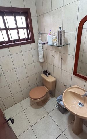 Casa à venda com 200m², 3 quartos e 3 vagas Casa à venda com 200m², 3 quartos e 3 vagasBanheiro