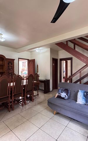 Casa à venda com 200m², 3 quartos e 3 vagas Casa à venda com 200m², 3 quartos e 3 vagasSala