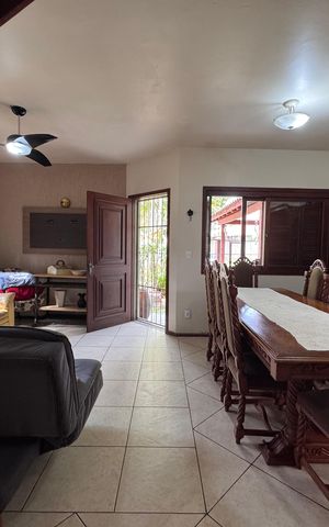 Casa à venda com 200m², 3 quartos e 3 vagas Casa à venda com 200m², 3 quartos e 3 vagasSala